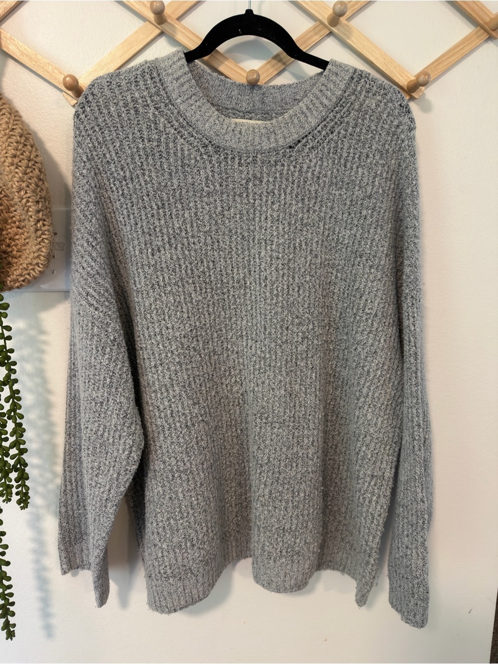 American Eagle Outfitters Light Gray Textured Knit Crewneck Sweater